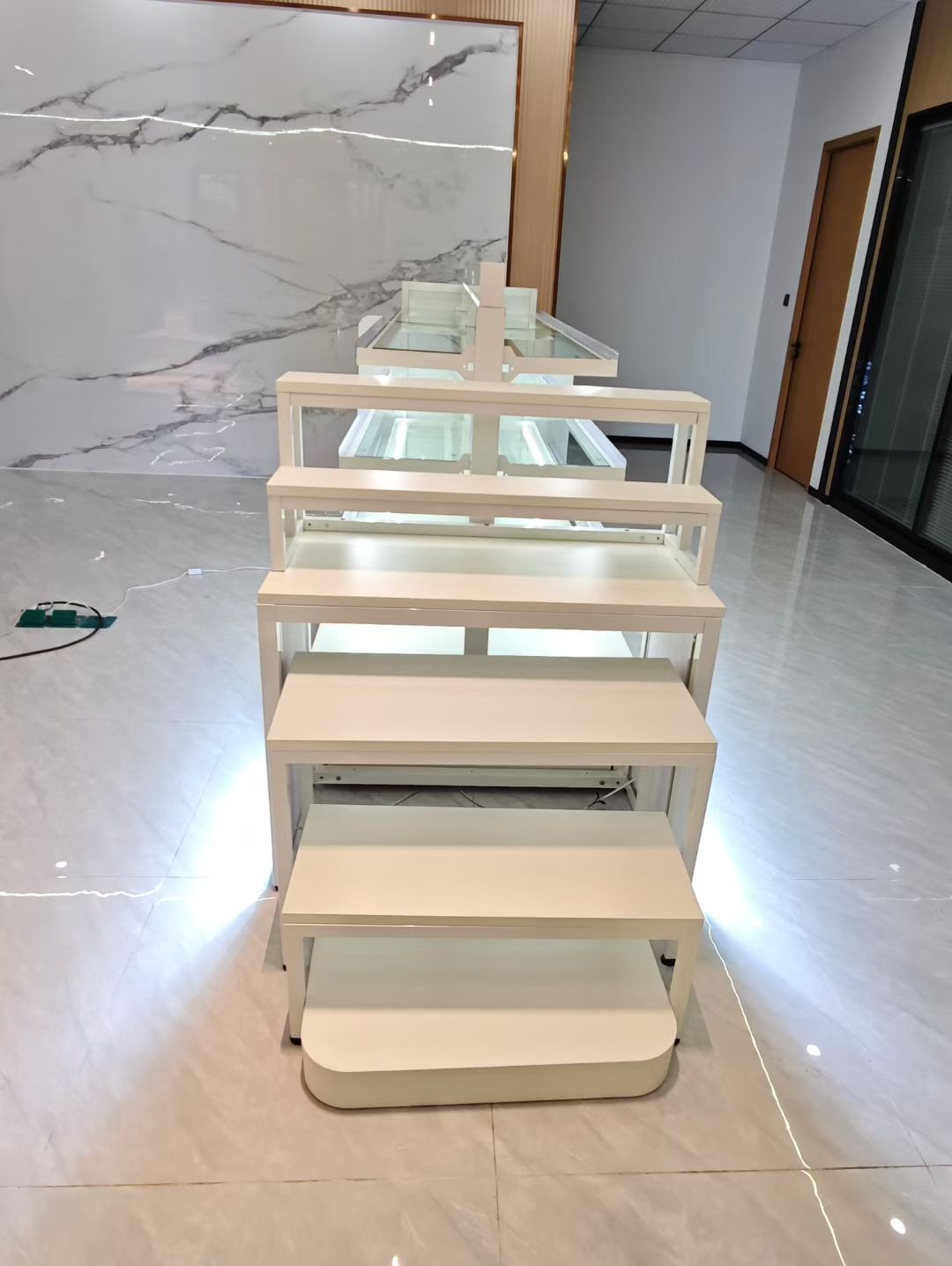 Cosmetics island display shelf 16