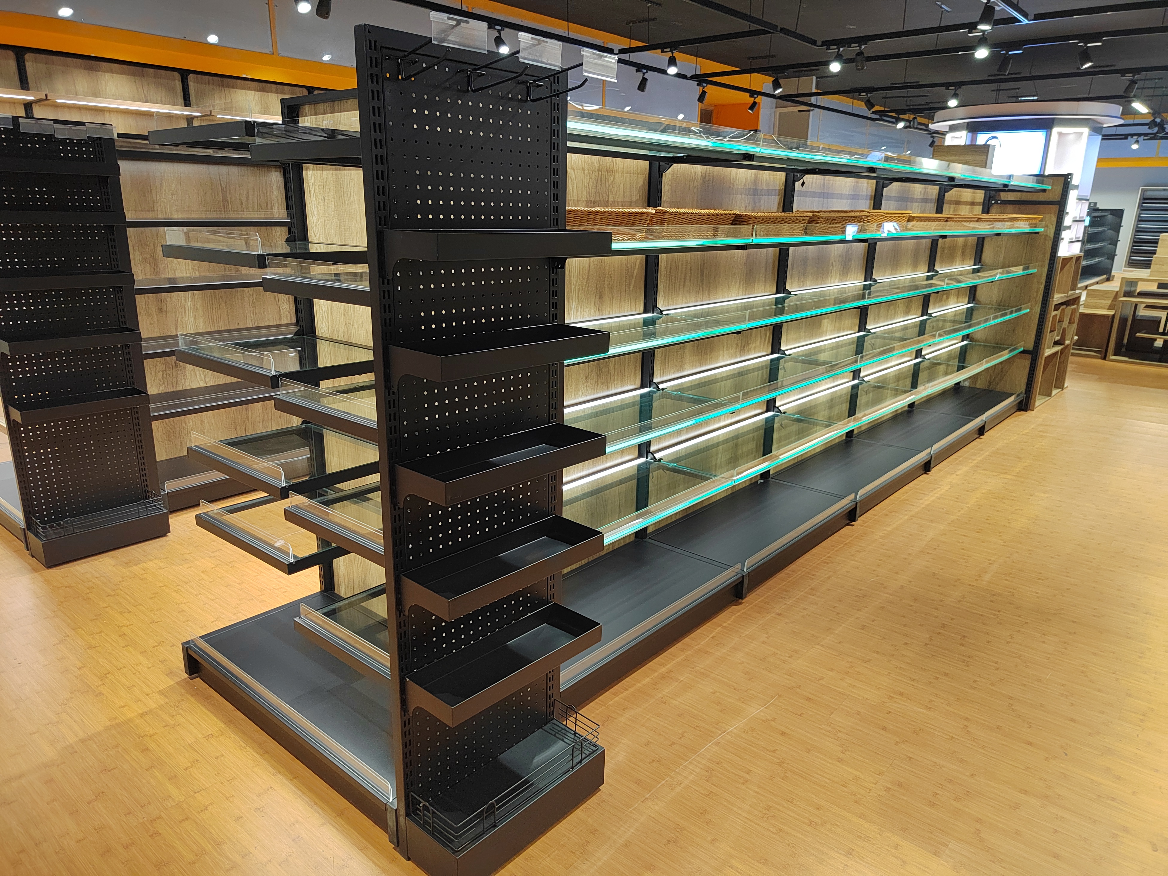 Cosmetics island display shelf 18