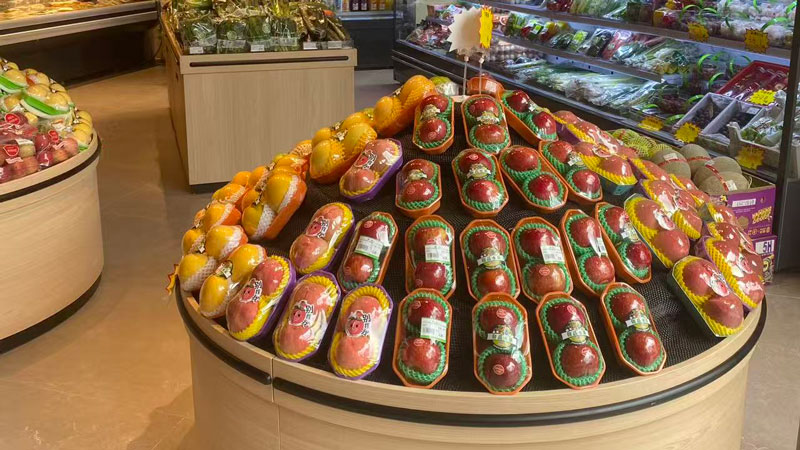 Fruit and vegetable display 8